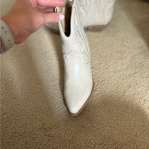 Cream Cowboy Booties, Size 7, NEVER BEEN WORN, Cowboy boots, Cowboy girl booties - Picture 3 of 4